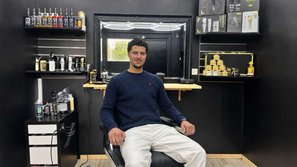 19-årige Agar öppnade Royal Cutz i gamla macken
